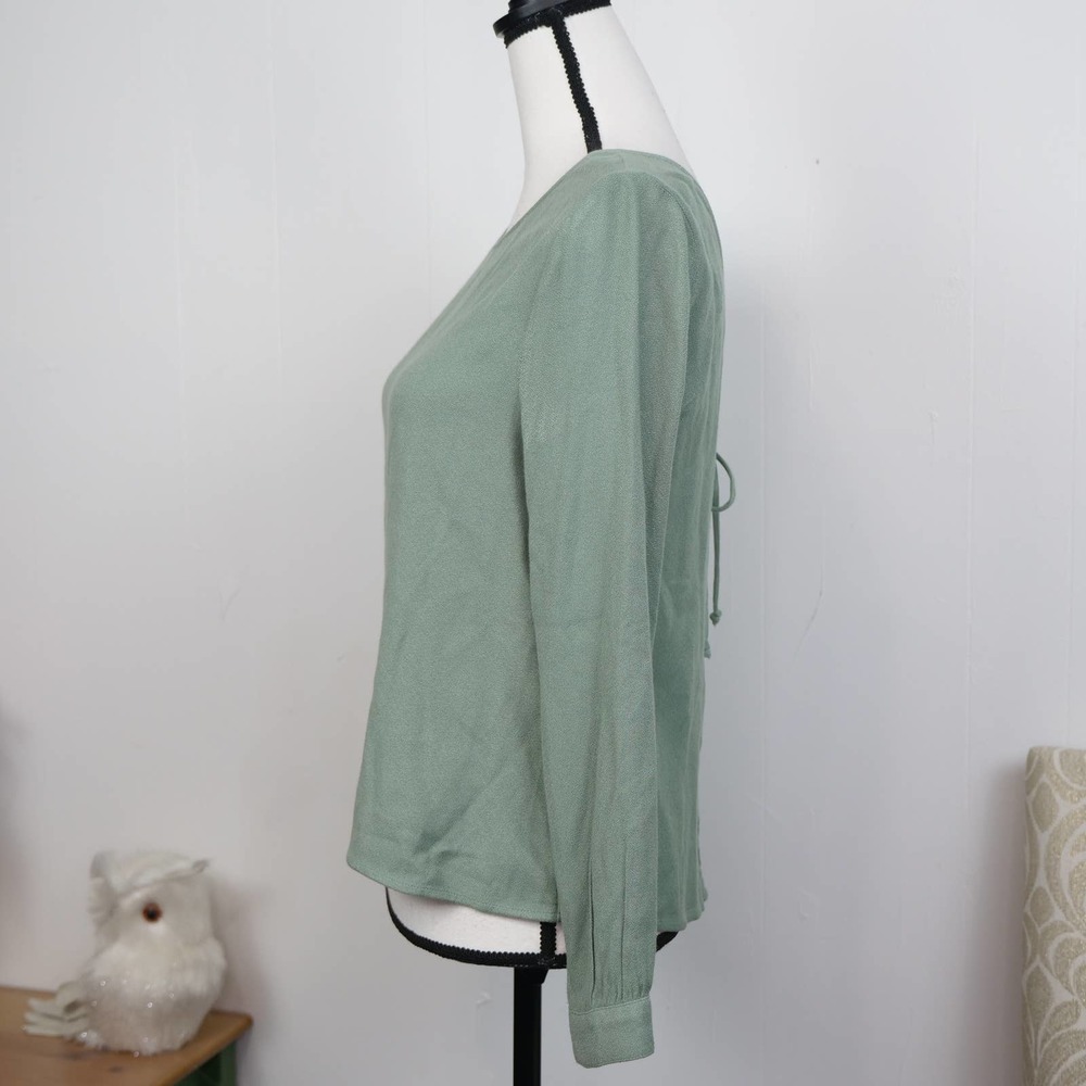 Cloth & Stone Button Back Long Sleeve Blouse Sz XS Sage Green Lace Tie Textured - Picture 7 of 8